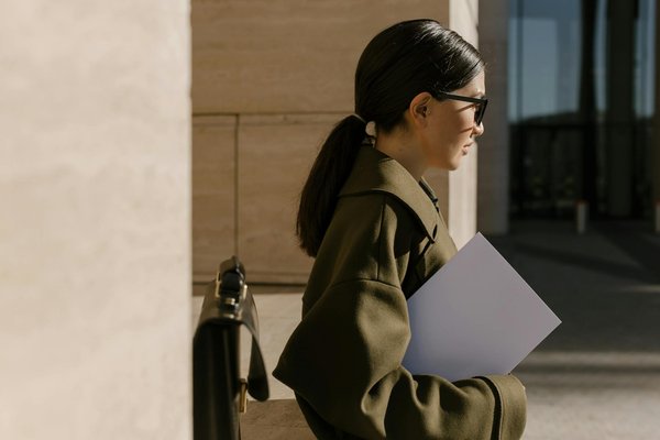 Aménagement d'un talus raide : astuces et solutions efficaces